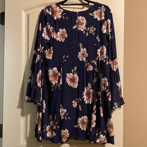 Navy blue, bell sleeve dress - Picture 4 of 4